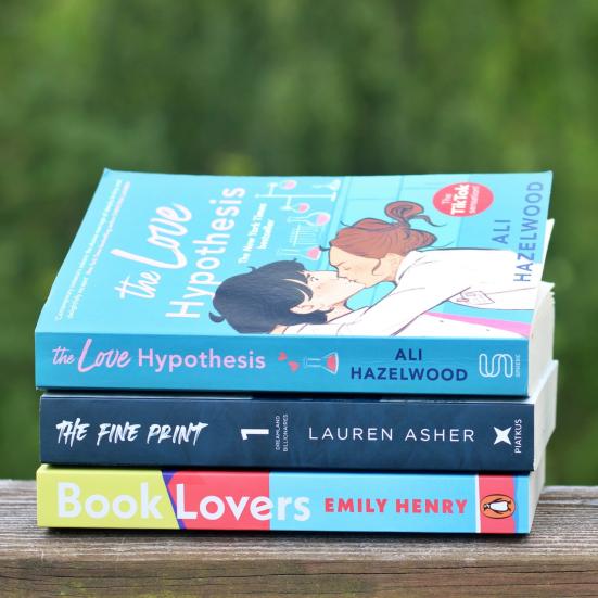 Romance bøger. Fotokreditering: Elin Melaas for Unsplash.